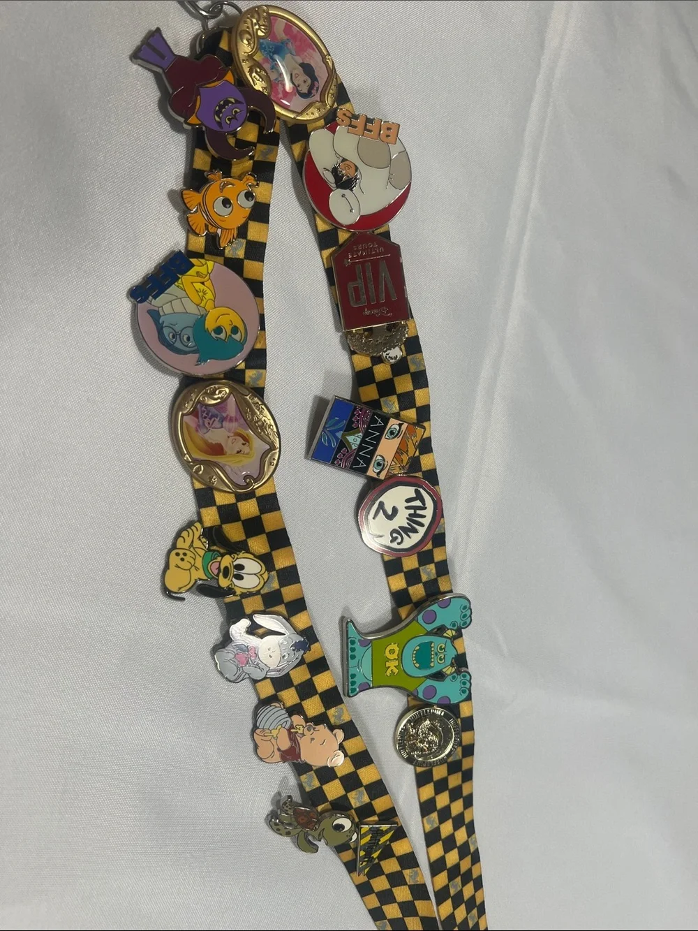 Checkered Universal Studios Harry Potter Lanyard with 16 Character Pins.